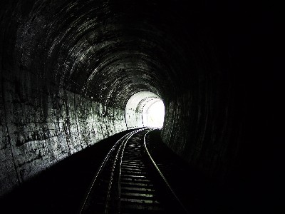 為什么鐵路隧道設(shè)備洞室不宜采用非儲(chǔ)壓懸掛式超細(xì)干粉滅火裝置？