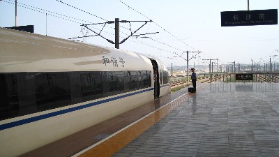 高鐵站房的電氣設(shè)備應(yīng)該用什么氣體滅火系統(tǒng)保護？